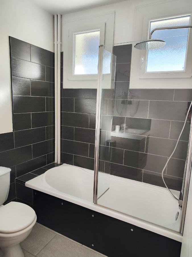 Le Sporting Hotel Beaumont-sur-Leze Екстериор снимка