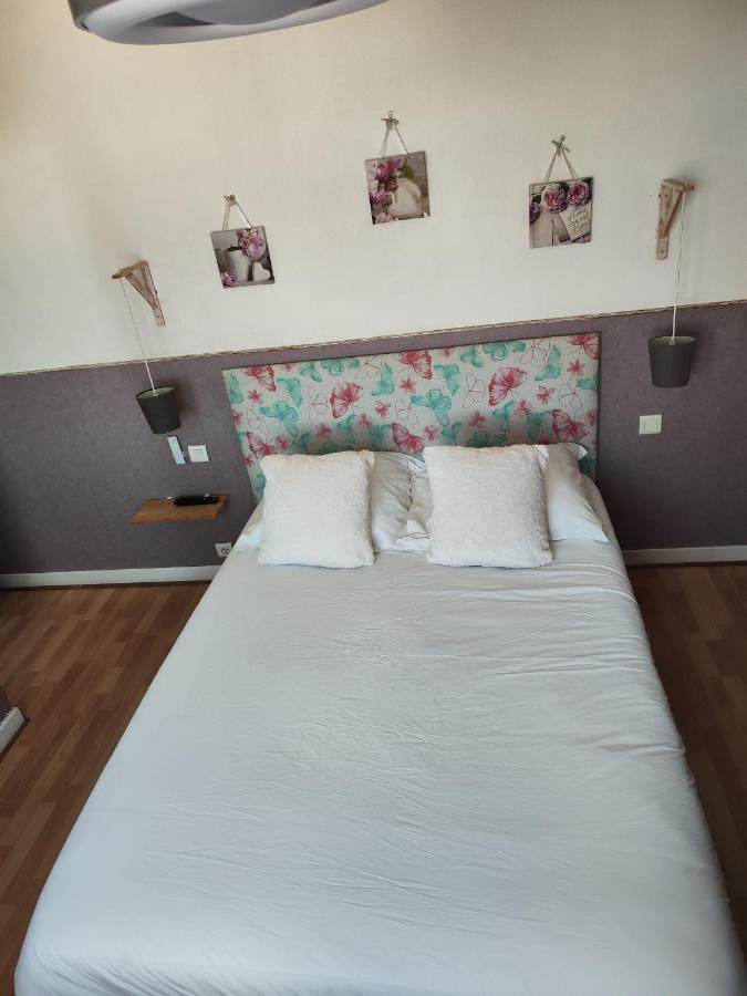 Le Sporting Hotel Beaumont-sur-Leze Екстериор снимка